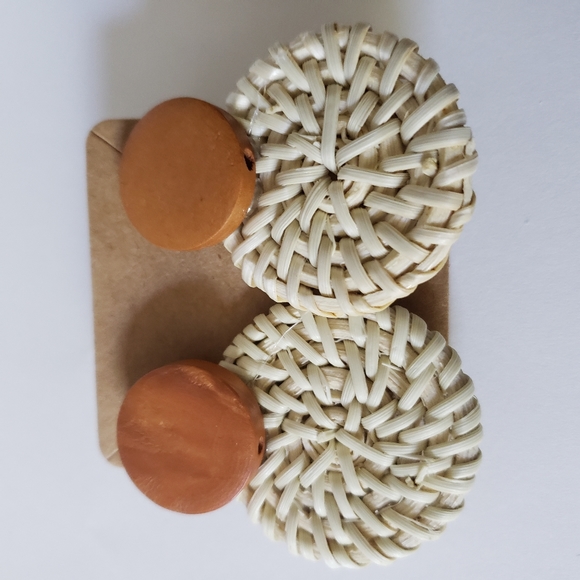 Handmade bohemian rattan earrings - Picture 7 of 8